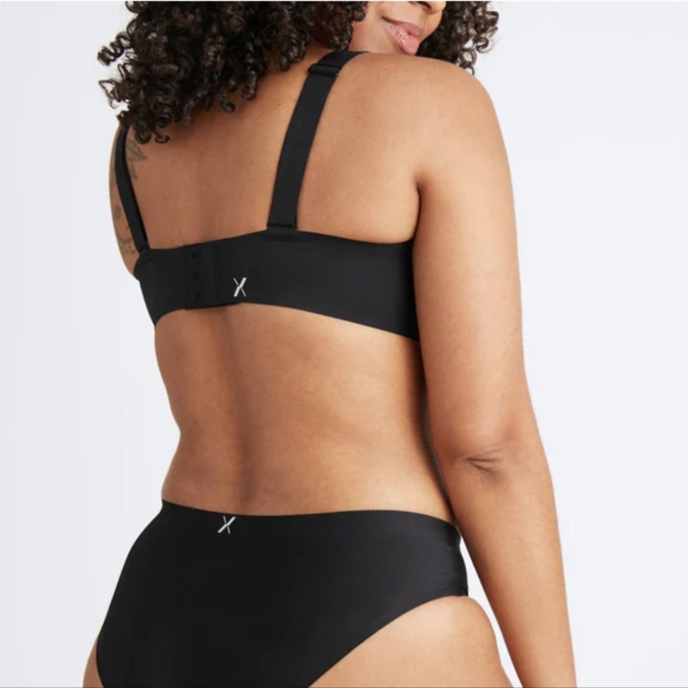 Knix Padded V-Neck Wireless Bra - Picture 2 of 8
